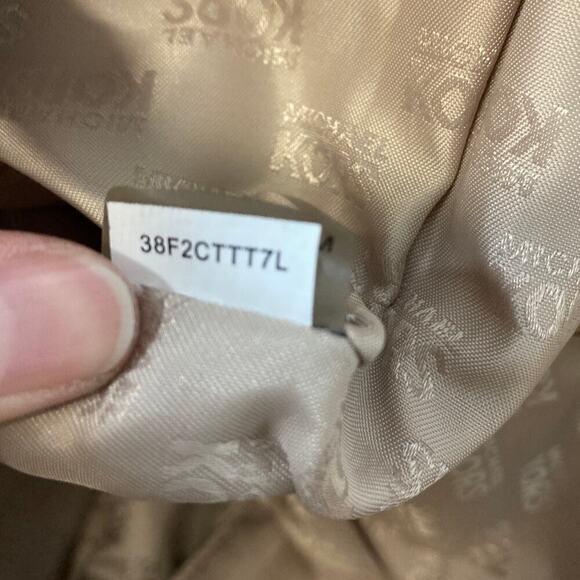 MICHAEL KORS, LARGE NAVY BLUE PEBBLED LEATHER SHOULDER BAG - Picture 14 of 15